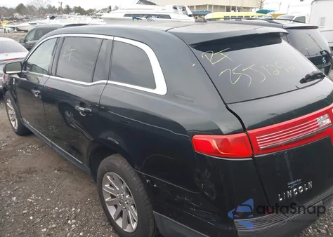 2013 Lincoln Mkt Livery z USA, uszkodzony, nr VIN 2LMHJ5NK1DBL58610